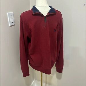 U.S. Polo pullover size small.‎ Closet J41